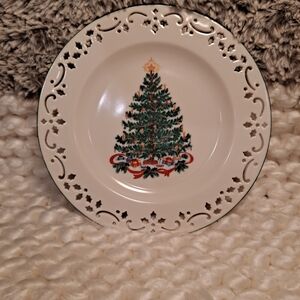 Burton & Burton Ivory Highland Glen Christmas Tree Decorative Plate W/Cutout